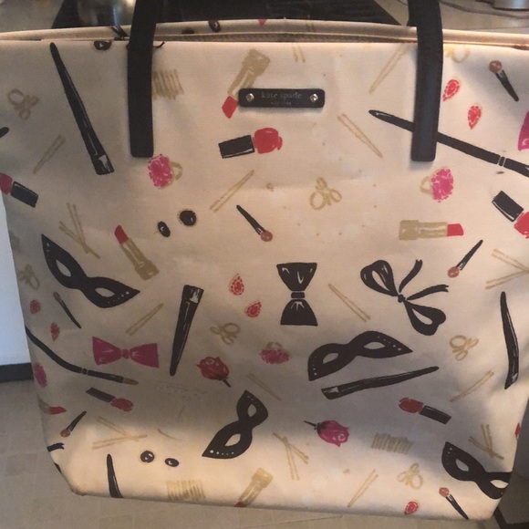 Spacious Kate Spade Tote - Picture 4 of 5